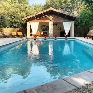 https://les-chalets-de-labeaume.hotels-rhonealpes.com